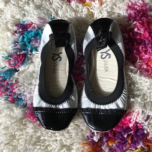 Yosi Samra black and white ballet flats